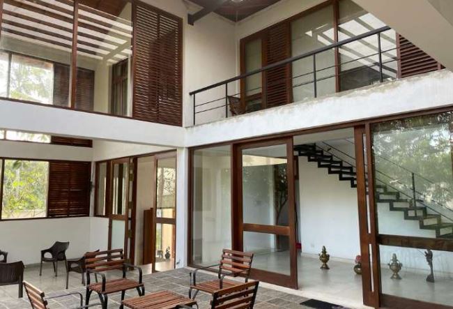 Super Luxurious Modern House for Sale in Athurigiriya